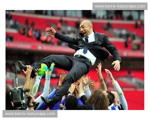 极夜中的橙色火焰vs曼彻斯特的蓝色巨浪：谁才是欧冠赛场的真命天子？